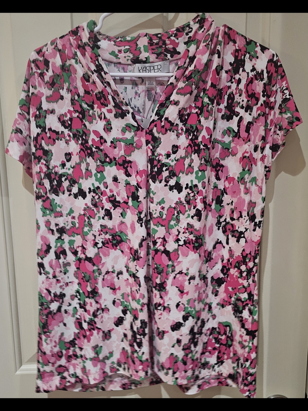 Kasper Pink Green Black Abstract Floral Short Sleeve V-Neck Top Women Size Large